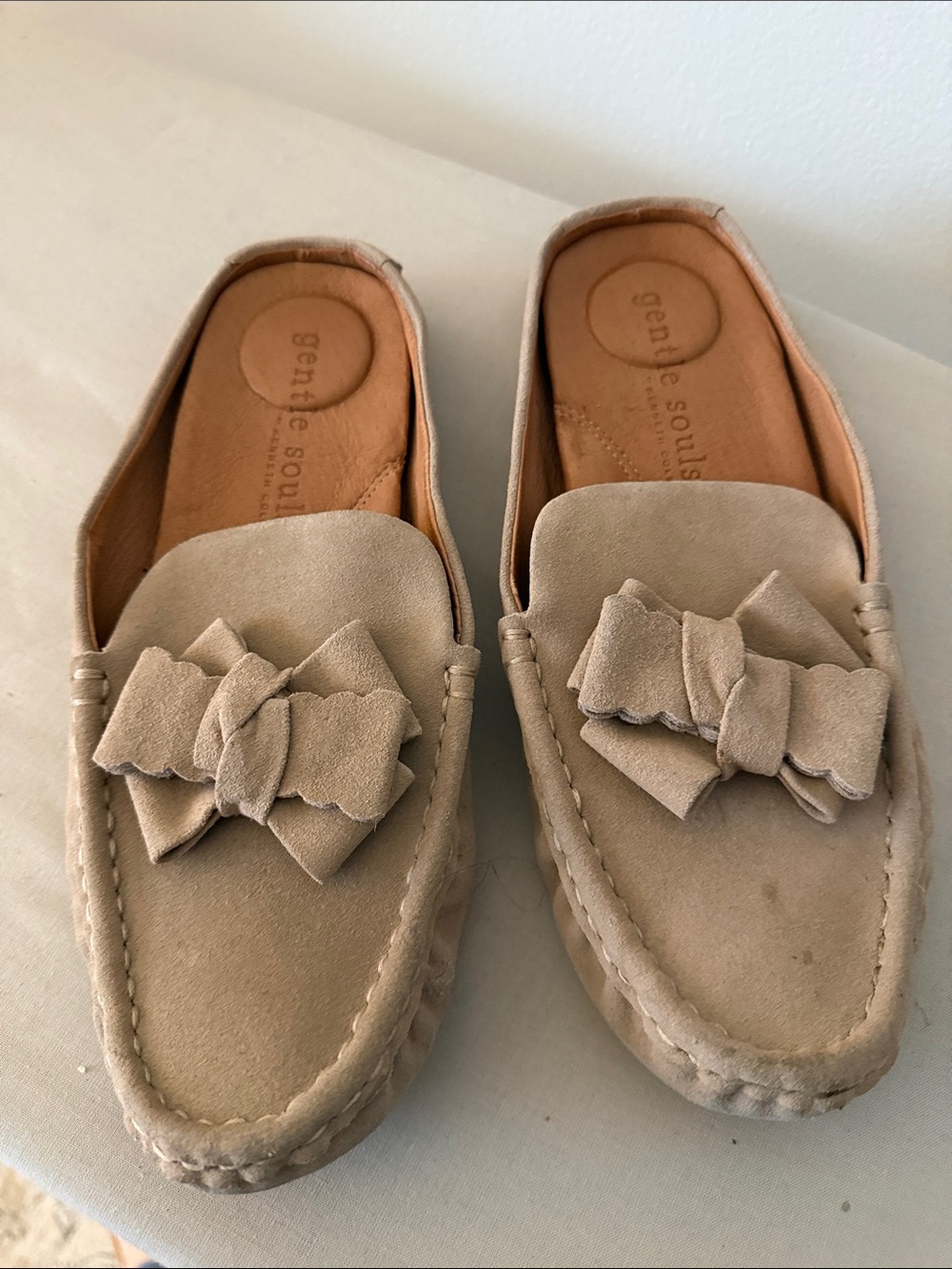 gentle souls taupe suede bow driver mules size 8.5